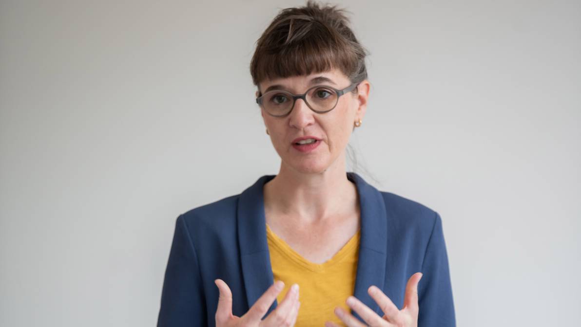 Carmelia Maissen, Gemeindepräsidentin Ilanz/Glion: «Mit dem Surselva Lab fördern wir vor Ort ein Ökosystem, das Wissen von aussen und innen vernetzt sowie kleine und grosse Akteure auf Augenhöhe zusammenbringt. Das bietet den Nährboden für Neues, das einer für sich allein nicht stemmen könnte.»