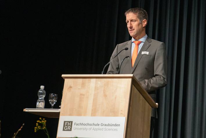 Achim Ott, Vice President Robotics der Hamilton Bonaduz AG und Hochschulrat der FH Graubünden, hielt eine Festrede.
