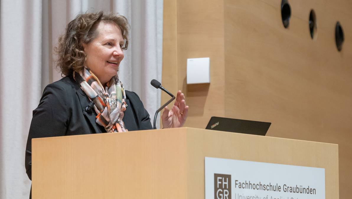 Brigitta M. Gadient siede dal 2014 nel Consiglio universitario e dirige dal 2017 l’organo strategico della SUP Grigioni. 