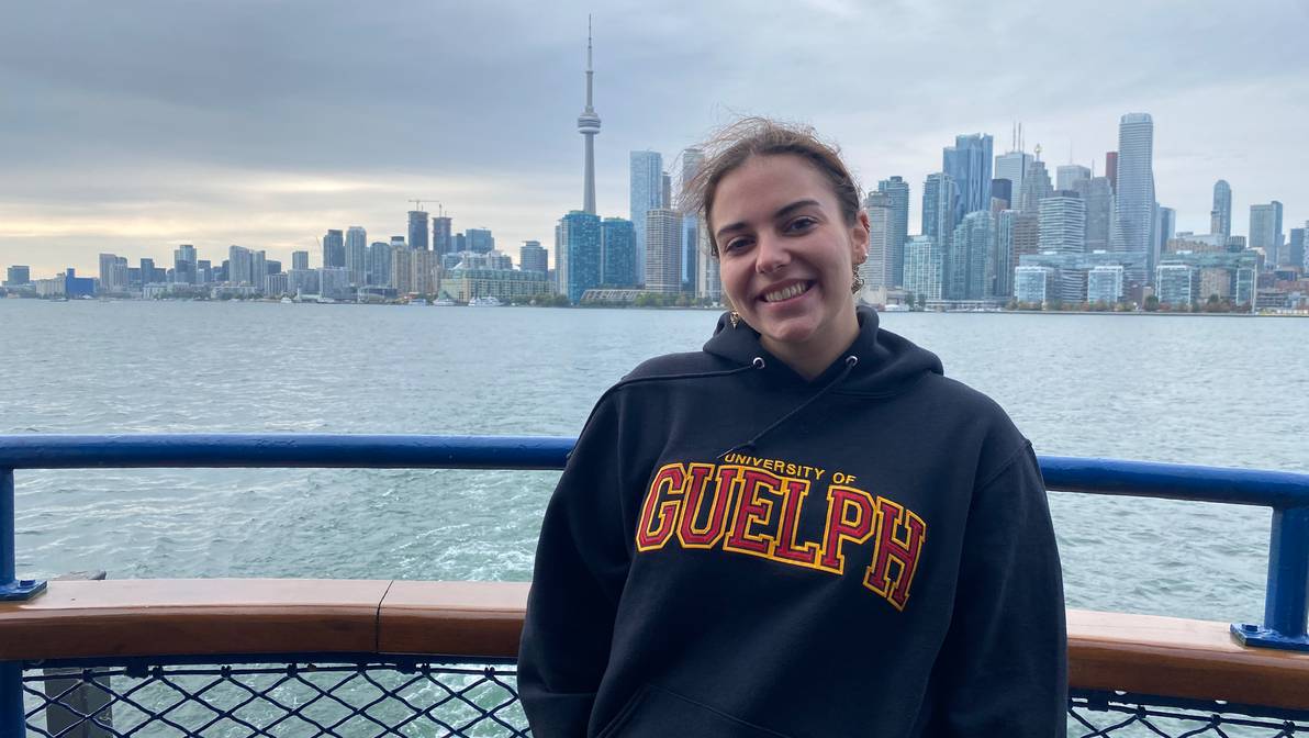 Leonie Leuenberger, Tourismus-Studentin an der FH Graubünden, hat je ein Auslandsemester an der Guelph University in Kanada und an der University of the Balearic Islands in Spanien verbracht.