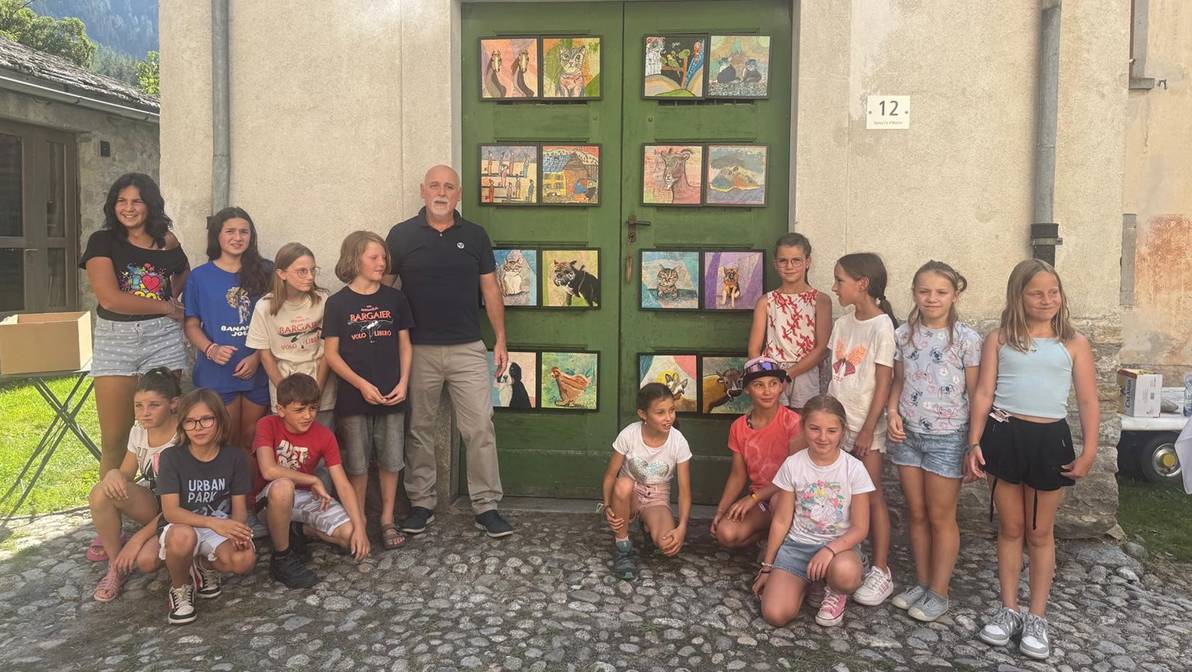 Mit Community Building entstehen resiliente Bergdestinationen für Gäste, Einheimische und Zweitheimische. Angebote wie die Malschule Panaläda im Bergell leisten hierfür einen wichtigen Beitrag. Destinationen können sich Inspiration im neuen Leitfaden der FH Graubünden holen, welcher gemeinsam mit Bregaglia Engadin Turismo und Andermatt Swiss Alps entwickelt wurde.