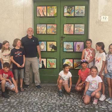 Il community building contribuisce alla creazione di destinazioni montane resilienti per ospiti, residenti e seconde residenze. Offerte come la scuola di pittura Panaläda in Val Bregaglia danno un importante contributo in tal senso. Le destinazioni possono trarre ispirazione dalla nuova guida della SUP Grigioni, sviluppata in collaborazione con Bregaglia Engadin Turismo e Andermatt Swiss Alps.