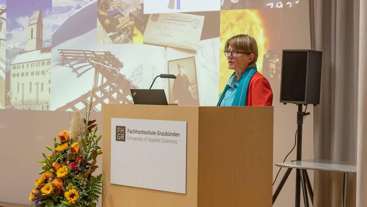 Britta Allgöwer, Präsidentin der Academia Raetica, sprach zum Thema «Hochschule und Forschung für den Kanton Graubünden» anlässlich des Hochschultags 2022.