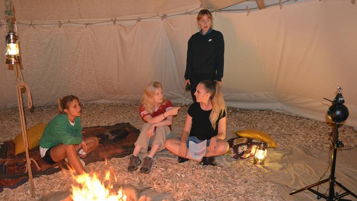 Zwischenbesprechung im Tippi Zwischenbesprechung im Tippi für das Projekt Englisch lernen mit Virtual Reality.