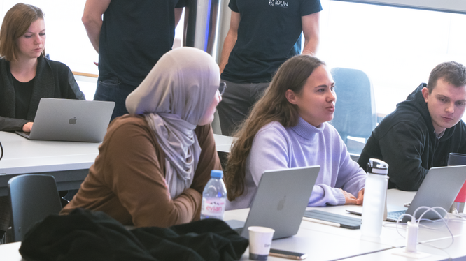 Zukünftige Fachkräfte im Bereich Data Science im Bachelorstudium Computational and Data Science.