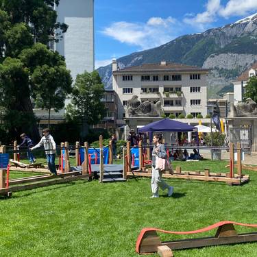 Für mehr Beinkraft und Gleichgewicht: Das BalanceKreuz ist ein Angebot der Fachstelle Gesundheitsförderung für die Bündner Gemeinden.