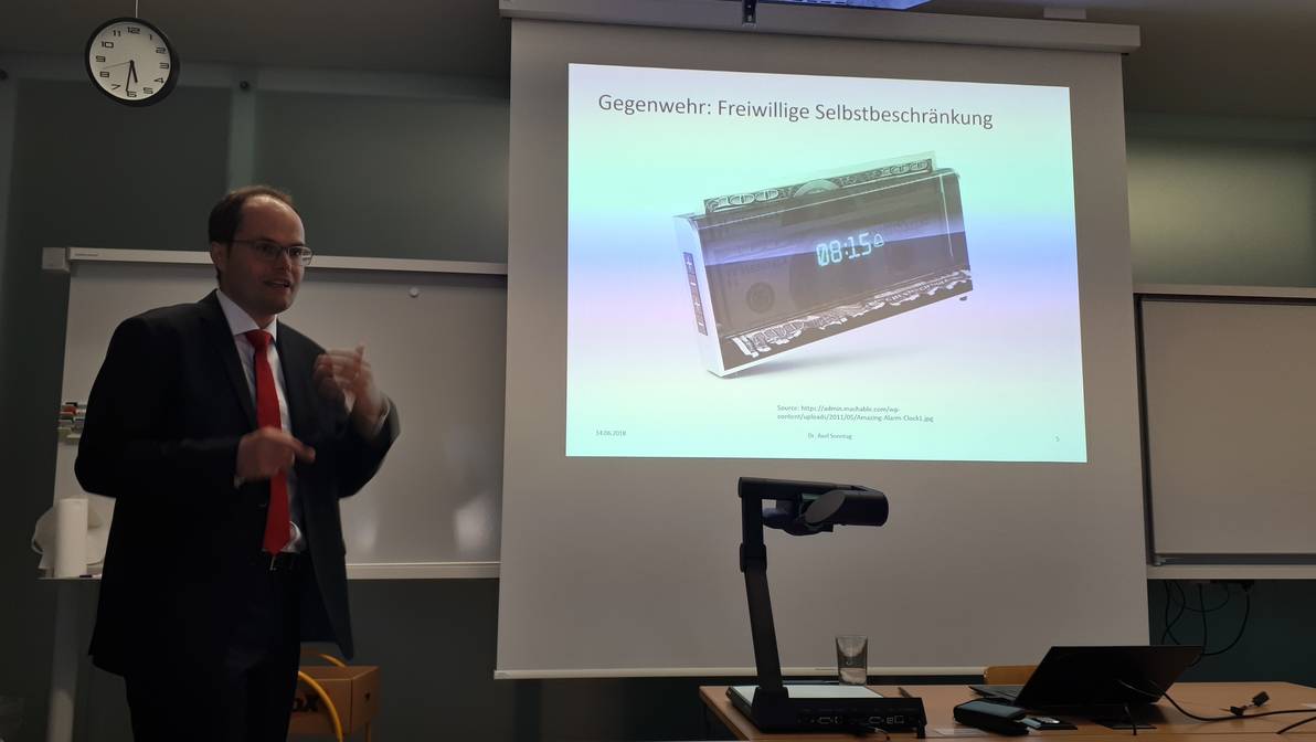 16. Wirtschaftspolitisches Seminar Alpenrhein Dr. Axel Sonntag präsentiert am 16. Wirtschaftspolitischen Seminar Alpenrhein an der FH Graubünden.