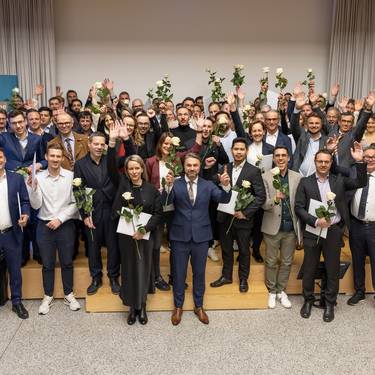 Diesen Frühling haben 306 Personen ein Diplom der Fachhochschule Graubünden für den erfolgreichen Abschluss ihres Weiterbildungs-Studiums auf den Stufen CAS, DAS, MAS und EMBA erhalten. 