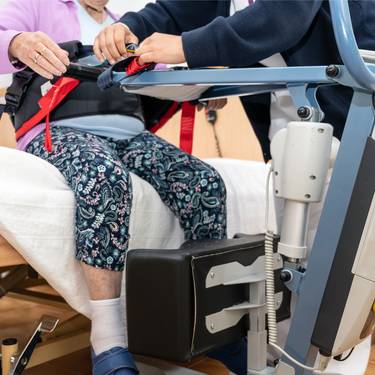 Insbesondere die Pflege- und Betreuungsbranche kämpft seit längerem mit dem Fachkräftemangel.