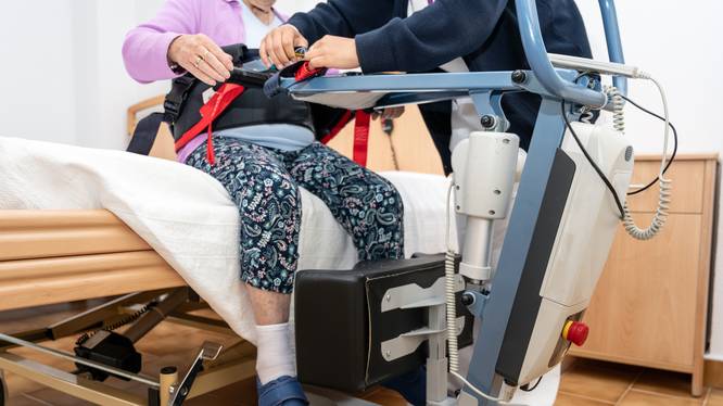 Insbesondere die Pflege- und Betreuungsbranche kämpft seit längerem mit dem Fachkräftemangel.