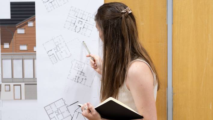 Wer hier studiert, arbeitet an realen Herausforderungen. Masterstudium Architektur: Wer hier studiert, arbeitet an realen Herausforderungen.