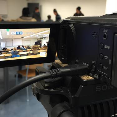Videokamera filmt Unterricht