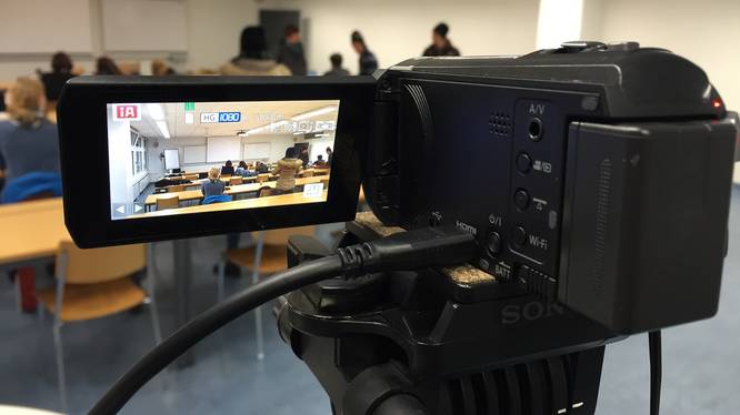 Videokamera filmt Unterricht Videokamera filmt Unterricht