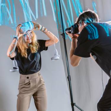 Multimedia Production Studierende beim Fotoshooting