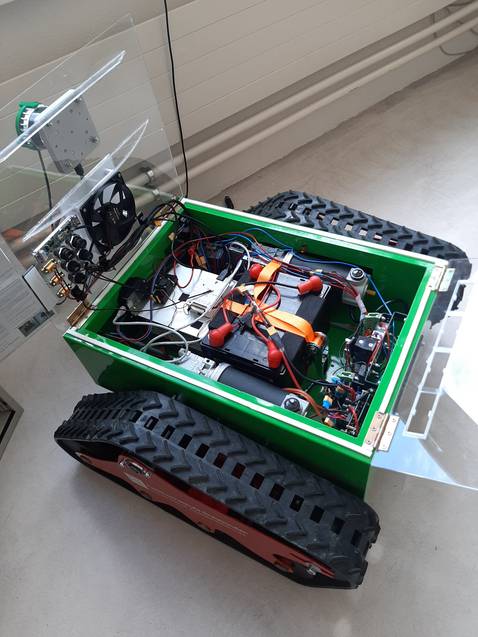 Komplexes Innenleben: Da der Roboter «BoarAI» immer autonomer werden soll, wurde er 2022 voll-ständig neu entworfen und gebaut.