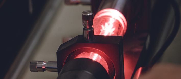 Arbeiten mit Schlüsseltechnologien Arbeiten mit Schlüsseltechnologien: Nutze Photonik und Lasertechnologie als zentrale Innovationstreiber in Industrie, Medizin und Forschung.