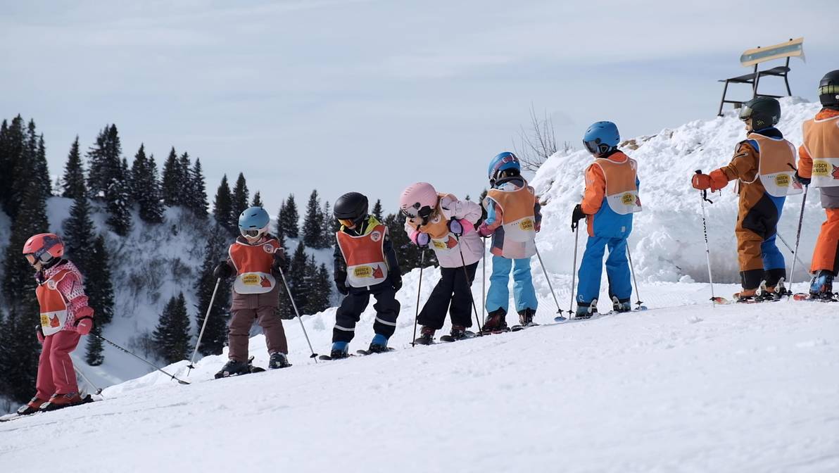 Eine Evaluation der Fachhochschule Graubünden zu den Kindergarten-Schneesportwochen im Kanton Graubünden zeigt, dass deren Organisation und Durchführung gut funktionieren und professionell erfolgen. Die teilnehmenden Kinder profitieren direkt von dieser Form der Sportförderung. (Foto: Luca Fumagalli)