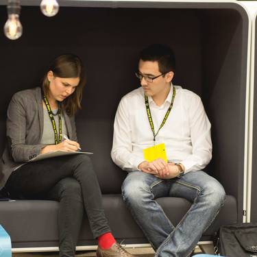 Student lässt sich beraten