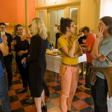 Die Bergeller Bevölkerung feiert die Eröffnung des Bregaglia Lab.