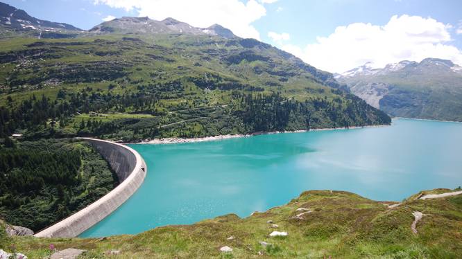 Foto der Zervreilastaumauer