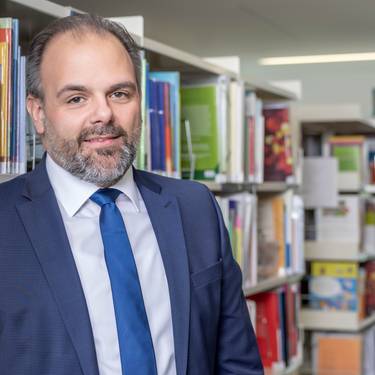 Für Rektor Gian-Paolo Curcio liegt die Verantwortung der Hochschulen im Generieren und Weitergeben von Wissen – auch im Umgang mit Künstlicher Intelligenz.