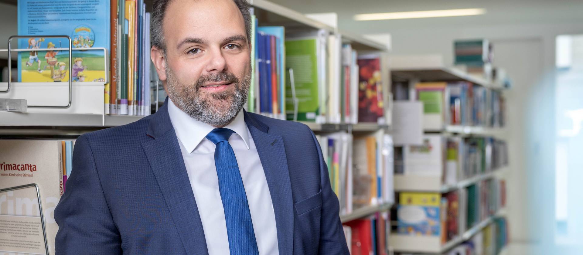 Für Rektor Gian-Paolo Curcio liegt die Verantwortung der Hochschulen im Generieren und Weitergeben von Wissen – auch im Umgang mit Künstlicher Intelligenz.