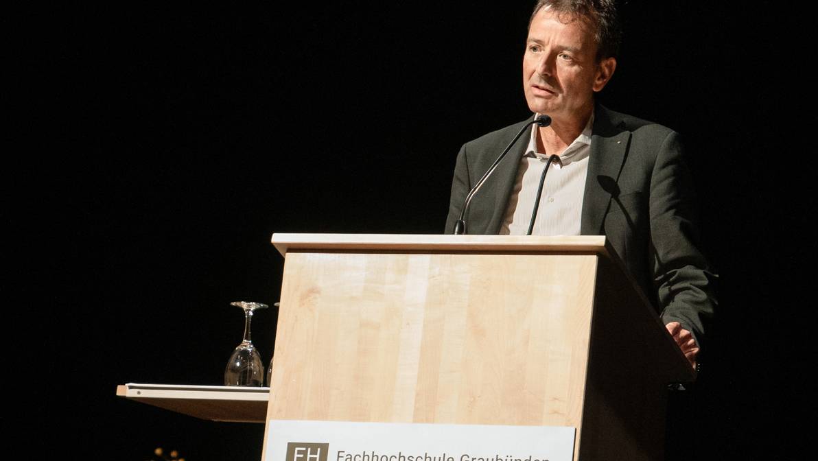 Dr. Jürg Kappeler, Unternehmer, Grossrat des Kantons Graubünden, Präsident des Fachbeirats Bau sowie des Fördervereins der Fachhochschule Graubünden, hielt eine Festrede.