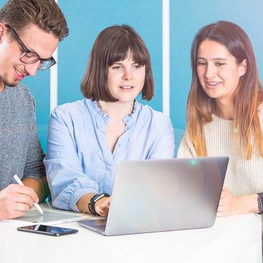 Imagebild Bachelorstudium Digital Business Management