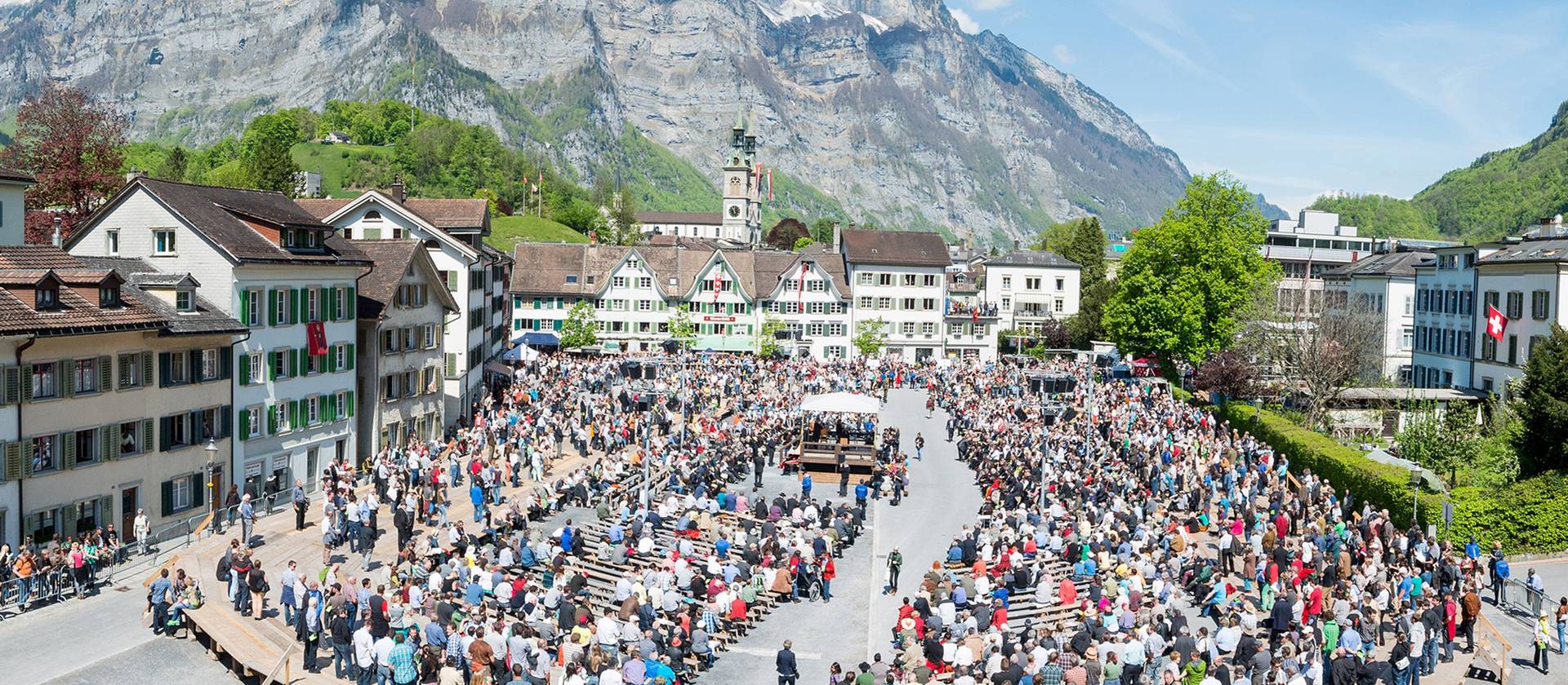 Blick auf die Glarner Landsgemeinde