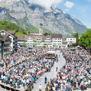 Blick auf die Glarner Landsgemeinde