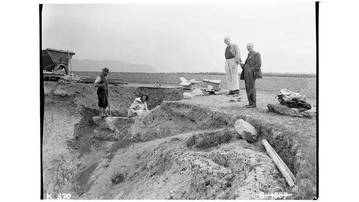 Acetatnegative Berner Historisches Museum Acetatnegativ von Menschen bei einer Grabung