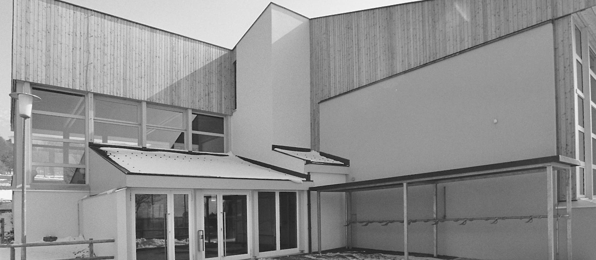 Bild des Eingangsbereiches der Fläscher Mehrzweckhalle