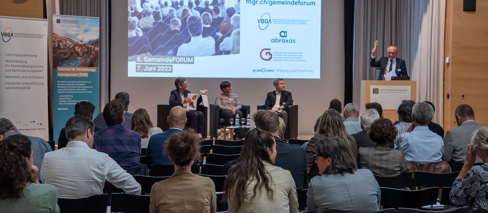 Foto Gemeindeforum mit Publikum