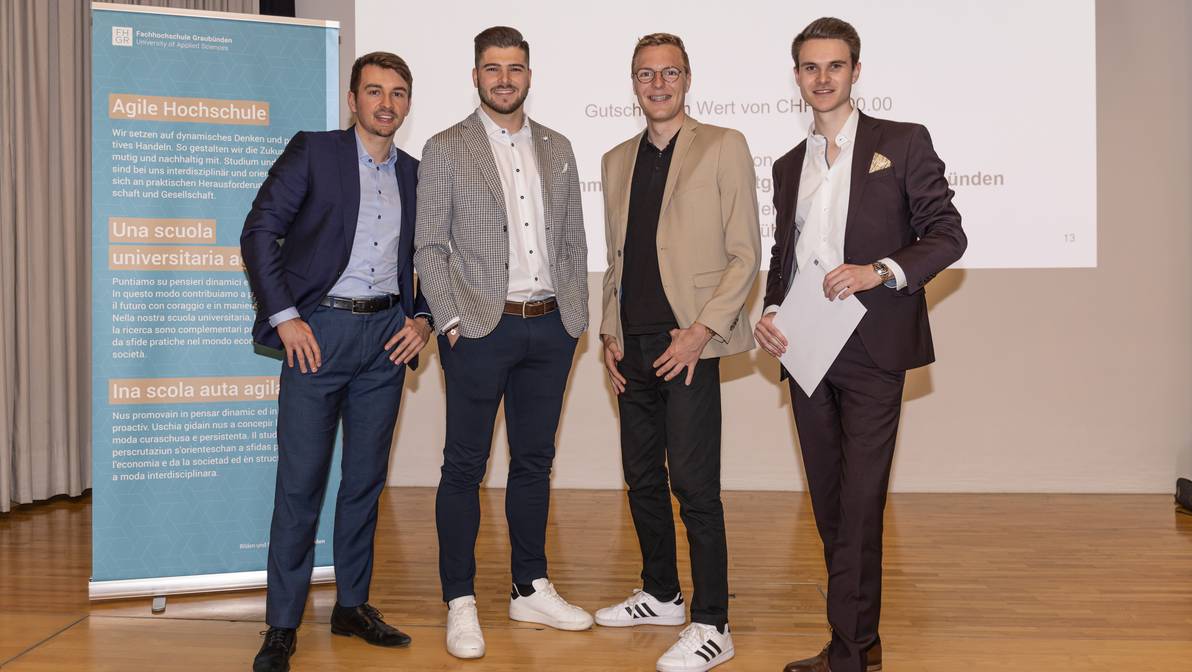 Second Runners-up des Best-Businessplan-Wettbewerbs 2022 der FH Graubünden (v.l.n.r.): Samuel Lusti, Maurice Wunderli, Florian Oberholzer und Kevin Scherrer.