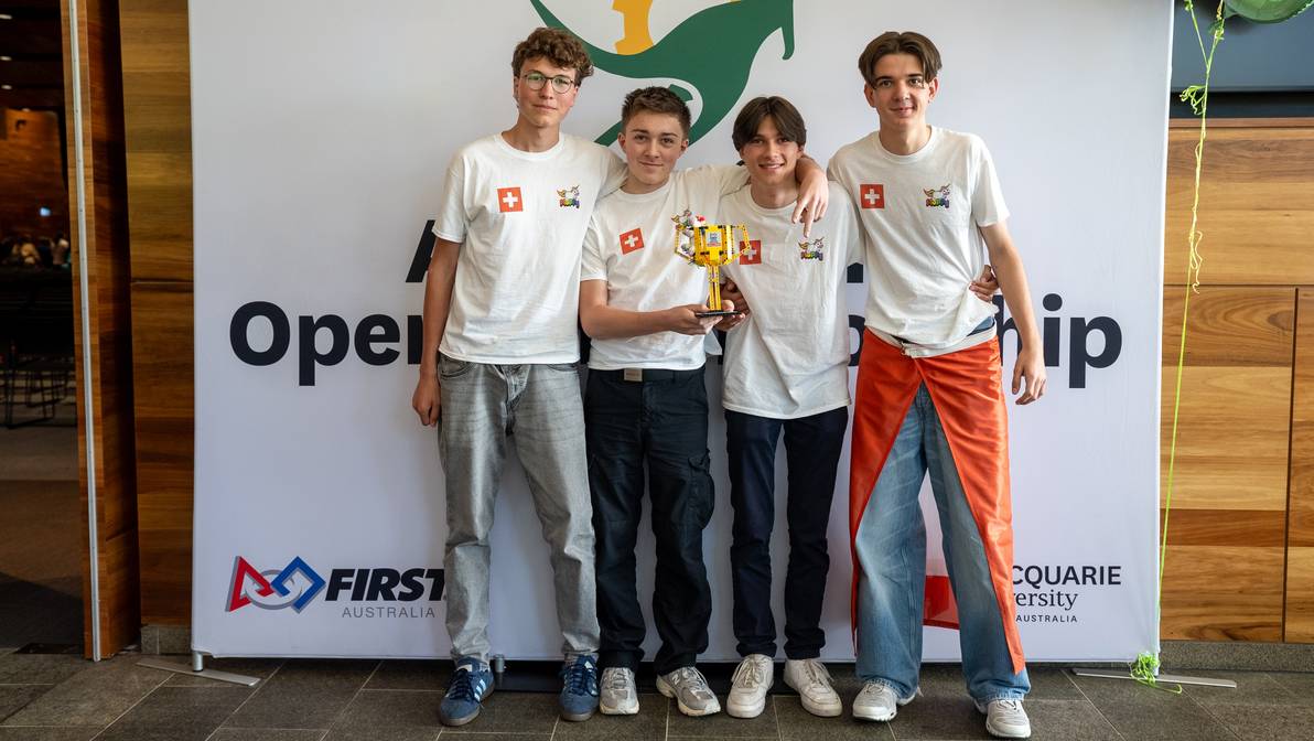 Silber in der Kategorie Forschungsprojekt für Flurin Mahler, Daniel Studer, Maurin Ulrich und Linus Zellweger (v.l.n.r.)