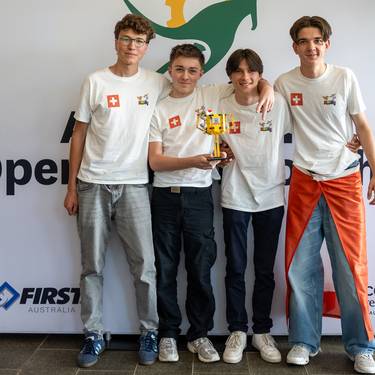 Silber in der Kategorie Forschungsprojekt für Flurin Mahler, Daniel Studer, Maurin Ulrich und Linus Zellweger (v.l.n.r.)