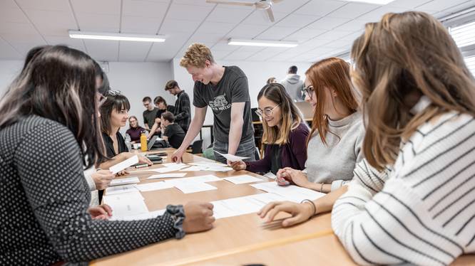 Ein gutes und effektives Qualitätsmanagement betrifft nicht nur die Sicherung und Überprüfung der Qualität, sondern insbesondere auch die qualitative Weiterentwicklung angesichts dynamischer Veränderungen sowohl im schweizerischen Bildungsmarkt als auch in den Bereichen Lehre, Lernen und Forschung. 