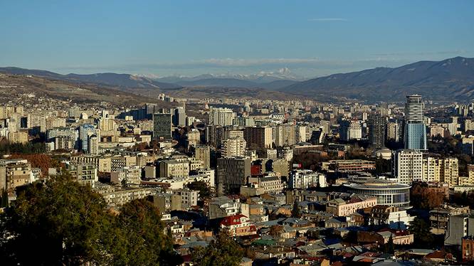 Die georgische Hauptstadt Tbilisi ist eine faszinierende Mischung aus Antike und Moderne