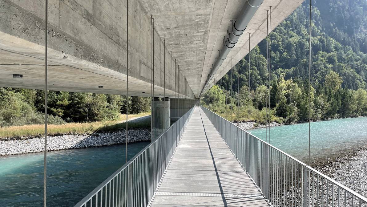 Fussbrücke Punetta von Bonaduz nach Trin Station (© Gianfranco Bronzini)