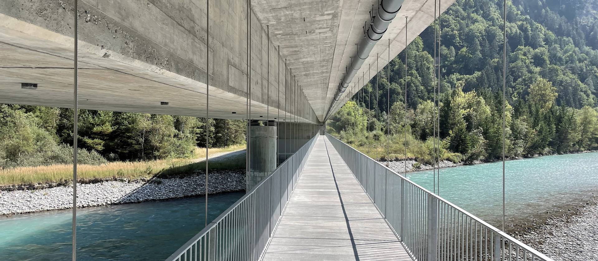 Fussbrücke Punetta von Bonaduz nach Trin Station (© Gianfranco Bronzini)