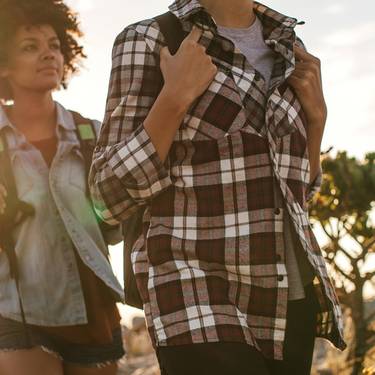 Drei Tourism School Studierende auf einer Bergwanderung