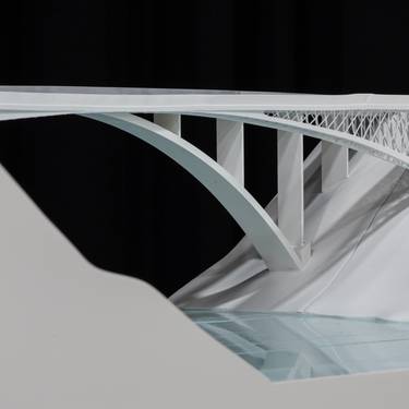 Mit einer innovativen und architektonisch überzeugenden Brückenidee für Tamins (GR) hat der FHGR-Bauingenieur-Student Rouven Inauen den Studierendenwettbewerb im Rahmen des Footbridge Symposiums 2025 gewonnen. 