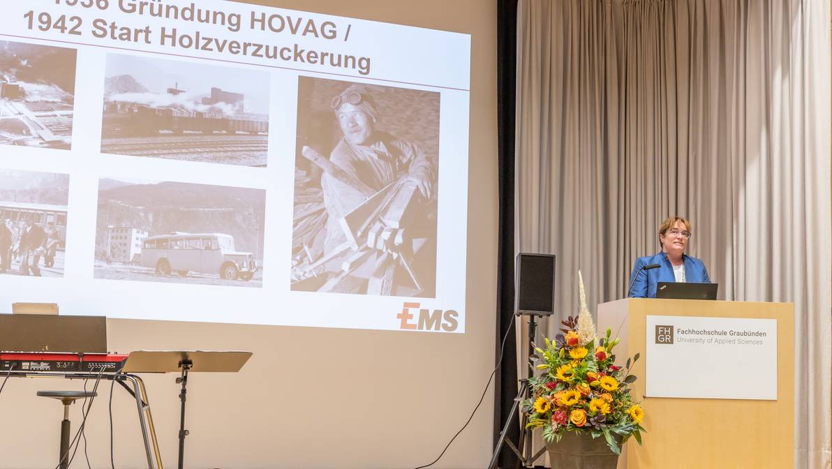 Magdalena Martullo Blocher, Vize-Präsidentin des Verwaltungsrats und Delegierte der EMS-CHEMIE Holding AG, referiert am Hochschultag 2022 zum Thema «Beitrag zur Regionalentwicklung».