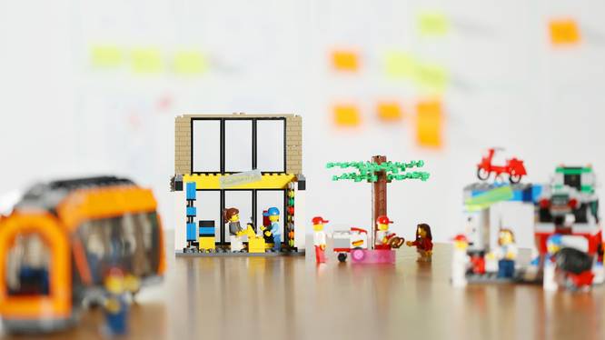 Service Innovation Lab (SIL) Substitute für Gebäude, Pflanzen, etc. zusammengebaut aus Legosteinen
