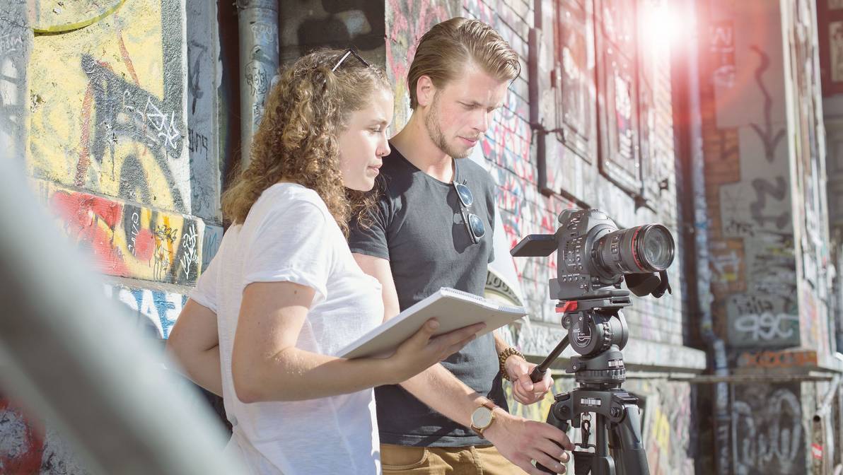 Mit der neuen «MAZ-Vertiefung Journalismus» können sich die Studierenden des Bachelorstudiums Multimedia Production der FH Graubünden ein Jahr lang intensiv mit journalistischen Arbeitsprozessen und Praxisanwendungen beschäftigen.