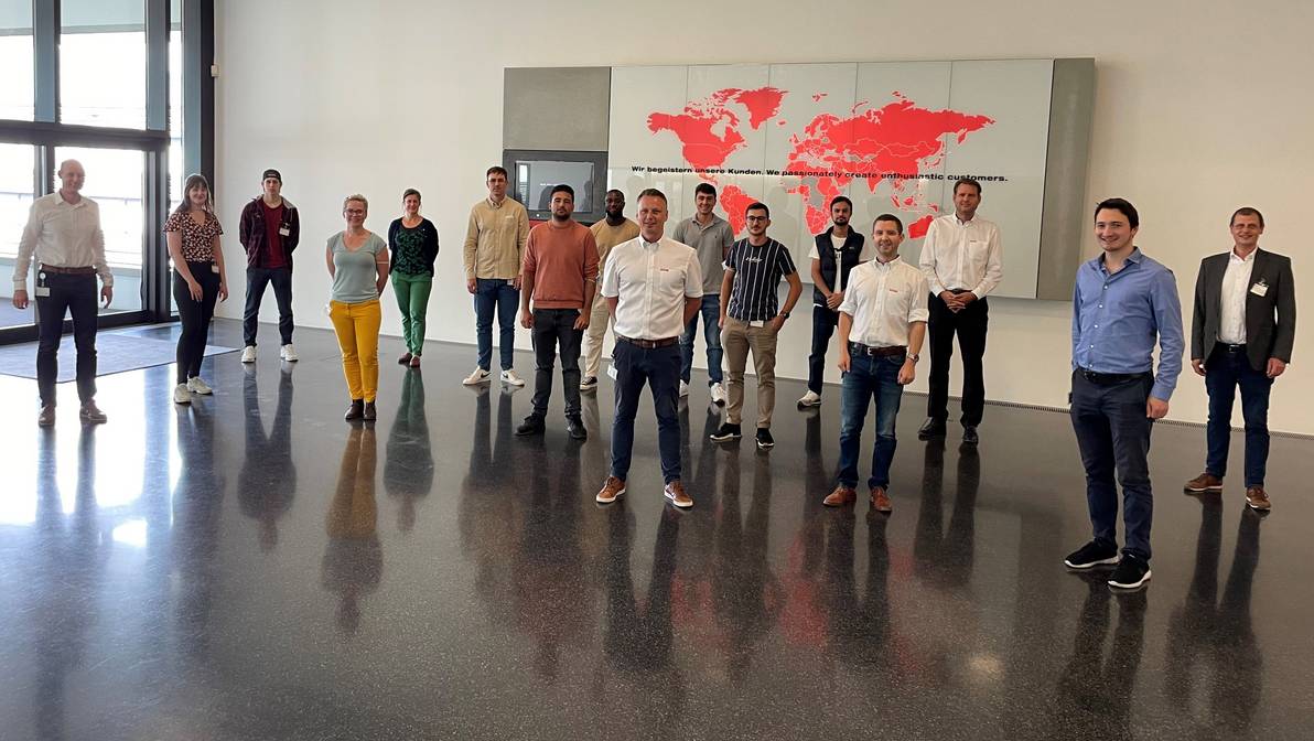 Neustudierende 2021: Pionierklasse des Bachelorangebots Digital Supply Chain Management zu Besuch bei Hilti