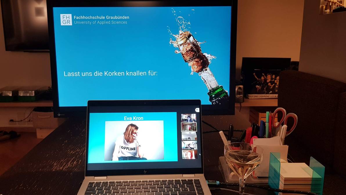Auf jede Absolventin und jeden Absolventen des MAS in Energiewirtschaft an der FH Graubünden wird digital persönlich angestossen.