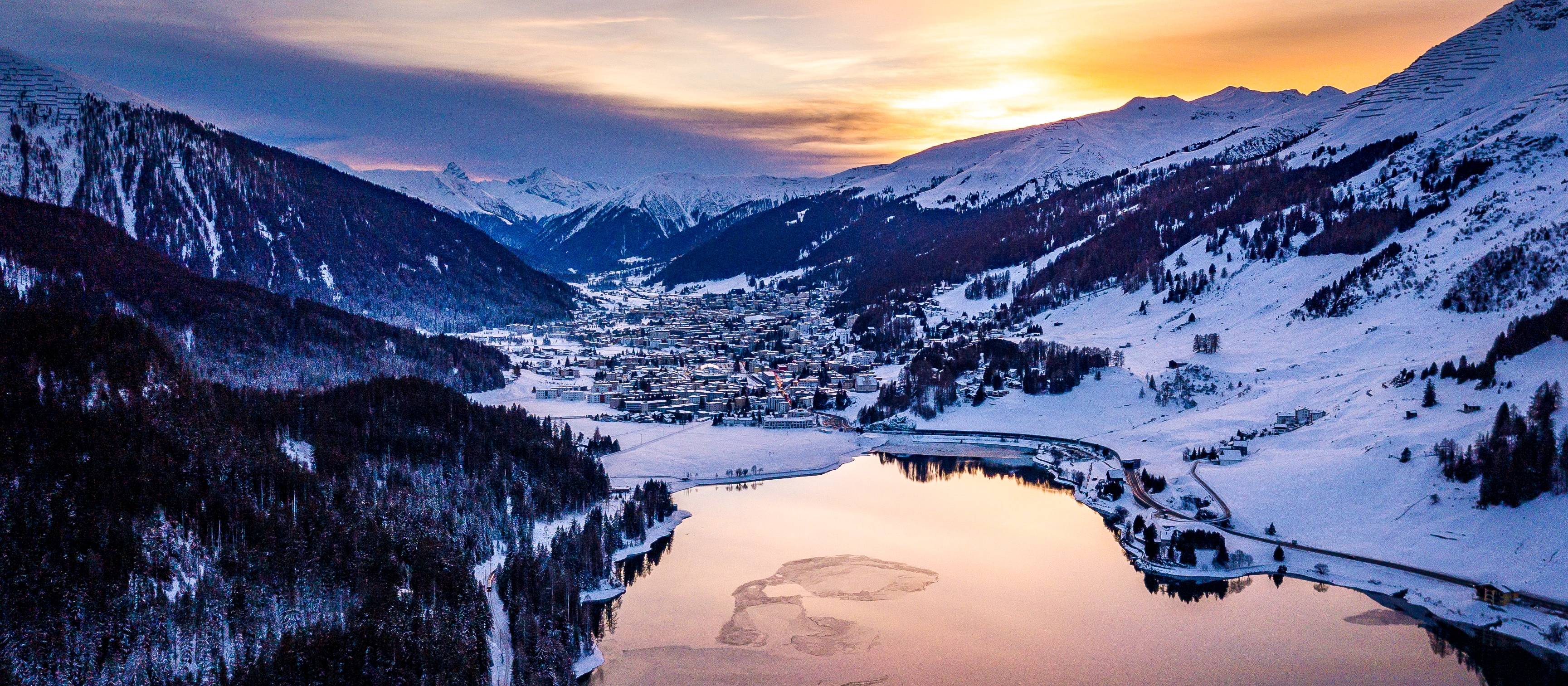 Davos Landschaft mit Bergen