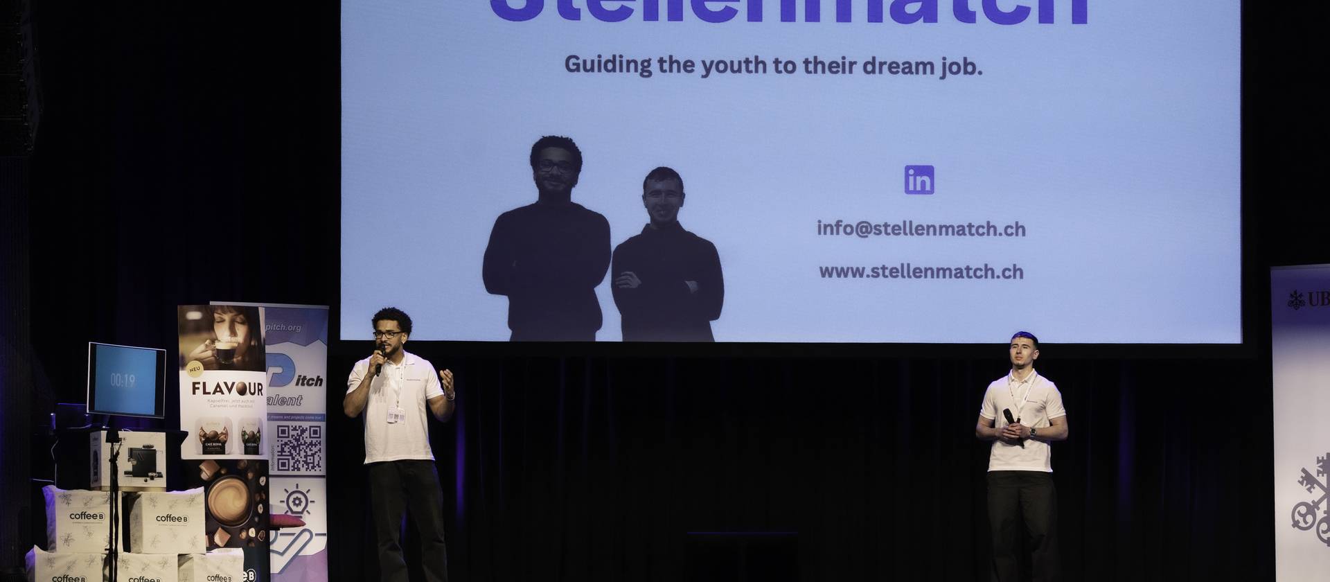 Der Publikumspreis von Talent Pitch 2025 geht an FHGR-Studierende für ihre Berufswahl-Plattform "Stellenmatch".