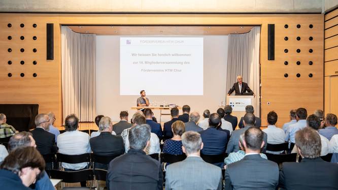 Wissensplatz Neues Präsidium im Förderverein der FH Graubünden